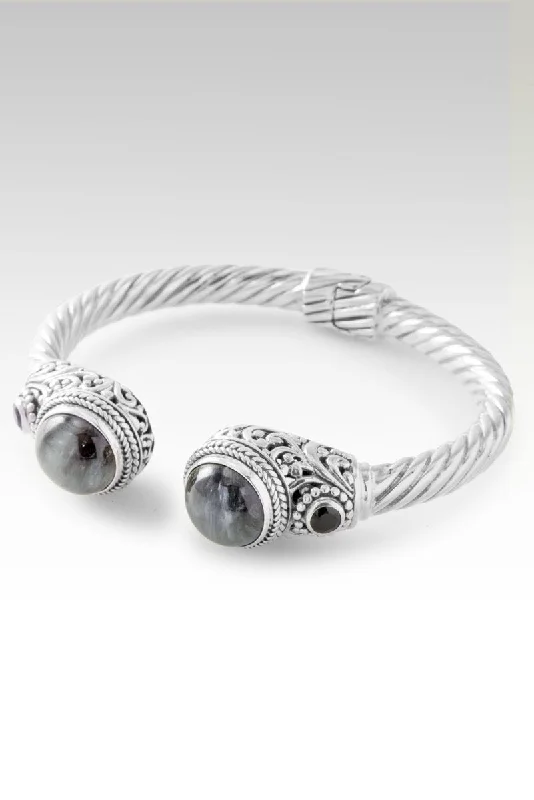 Inner Grace Tip-to-Tip Bracelet™ in Eagle Eye